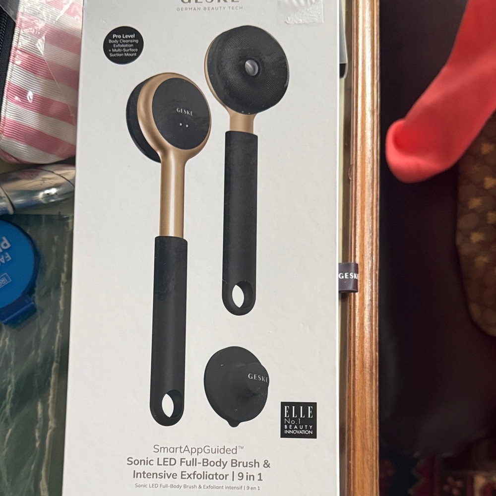 Black & Gold Sonic LED Full-Body Brush with App Guidance